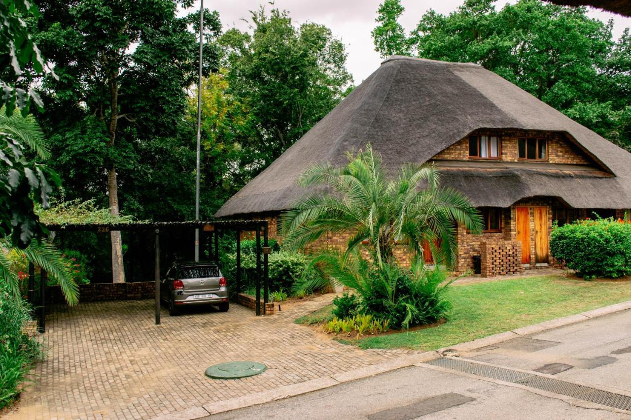 Inyamatane Luxury Lodge Hazyview Exteriör bild